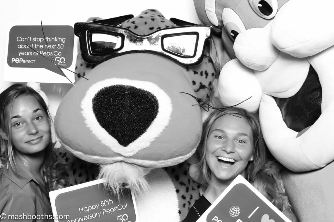  | Mashbooths Modern Photo Booth Rentals