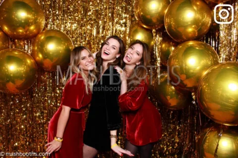 Open Air Photobooth in NYC - Instagram Glitter | Mashbooths Modern Photo Booth Rentals