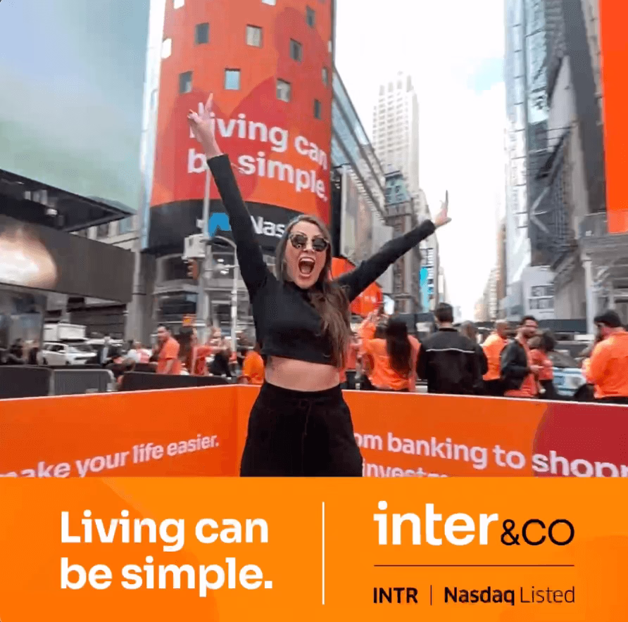 360 Photo Booth Corporate Activation in Times Square | Mashbooths | Mashbooths Modern Photo Booth Rentals 360 Photo Booth – Times Square Corporate Activation