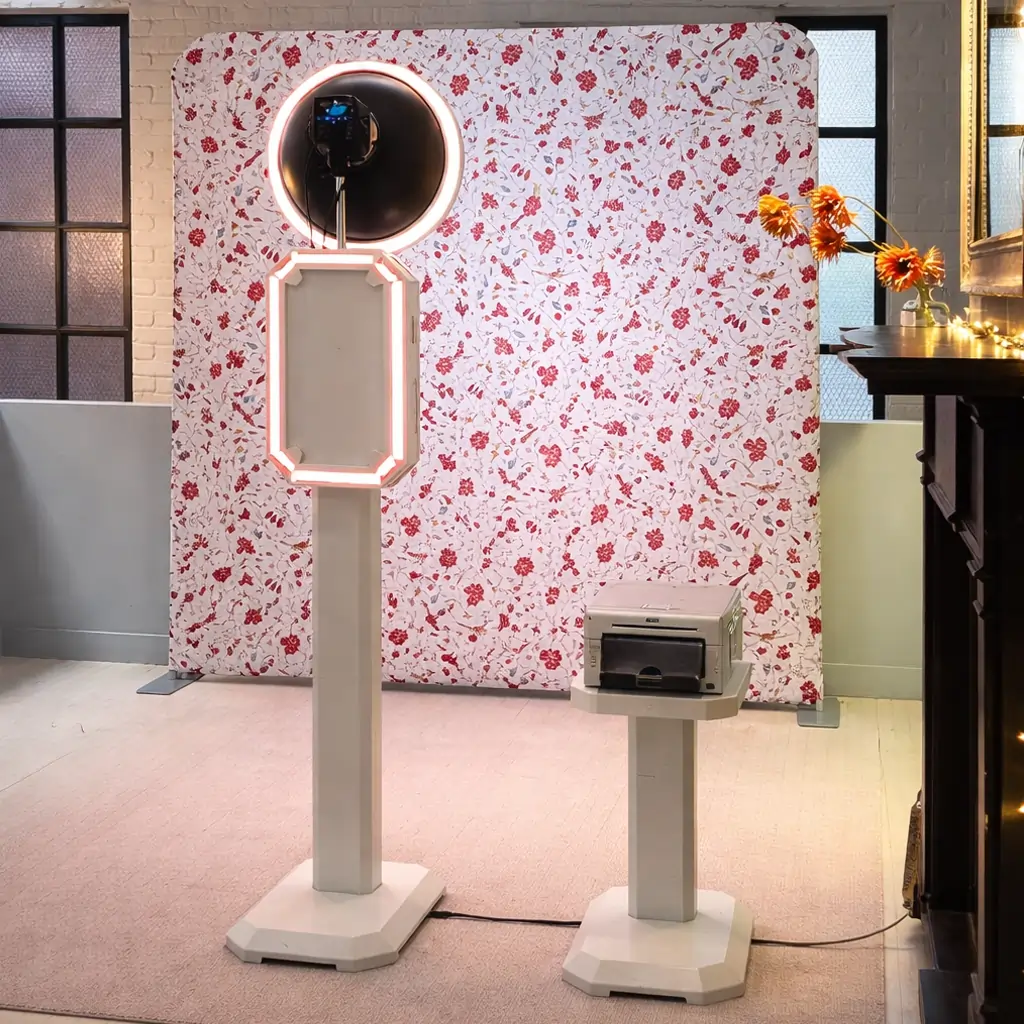 Open Air Glam Photo Booth at Retail Shop 1 | Mashbooths Modern Photo Booth Rentals Open air photo booth rental NYC with DSLR camera, ring light, custom floral backdrop and on-site printer setup