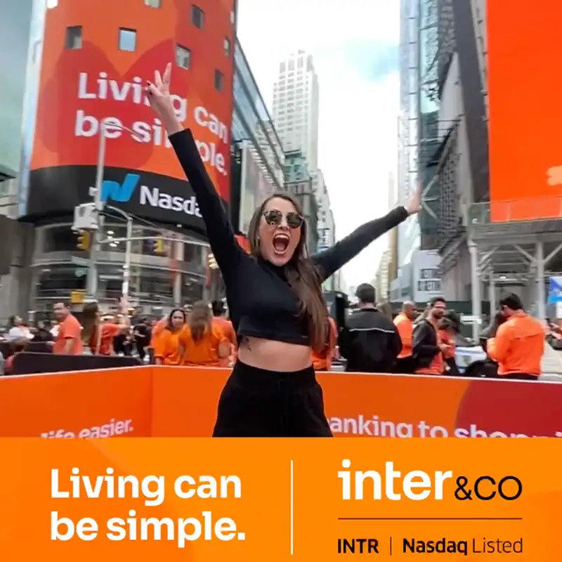 360 photobooth rental nyc-Times Square | Mashbooths Modern Photo Booth Rentals Guests enjoying a 360 video booth experience at the Nasdaq Times Square event in New York City